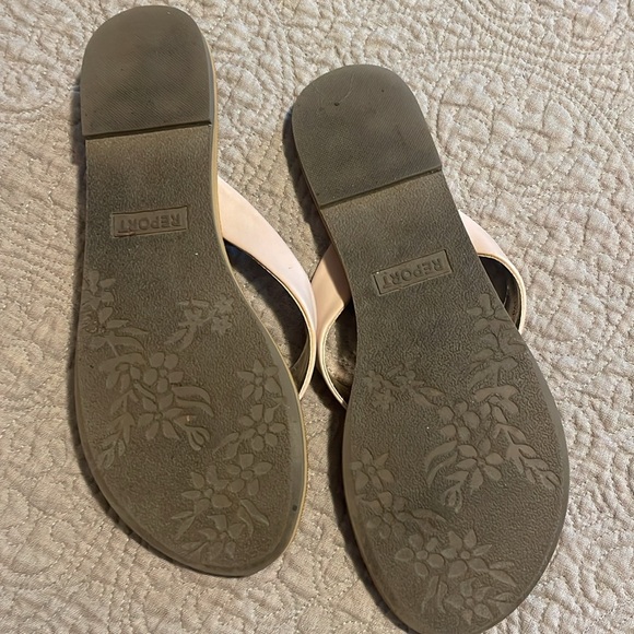 Report Women's Tan and Gold strappy Sandals - Picture 4 of 4